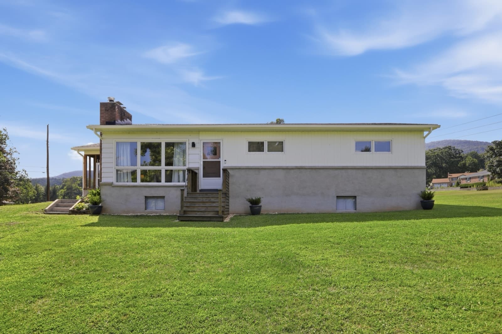 Cresaptown - Mid-Century Retreat with Fire Pit