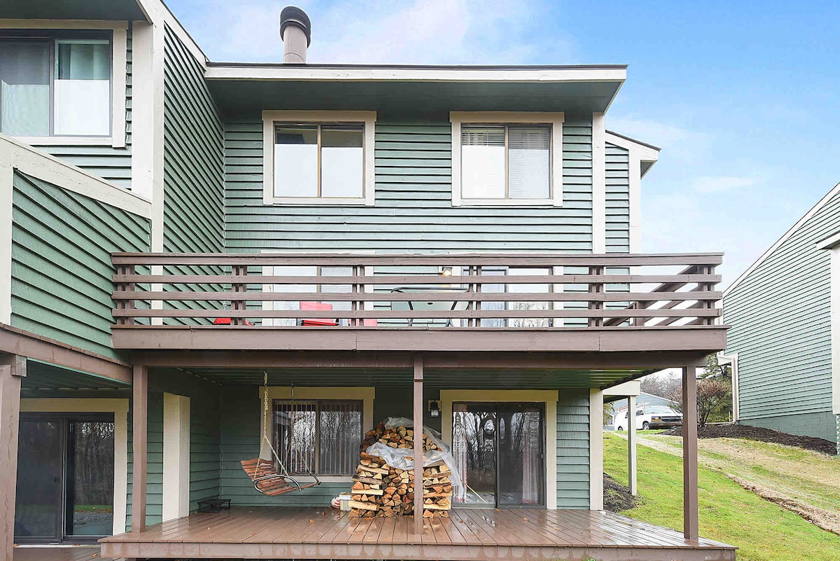 Kooser — exterior with two-level deck